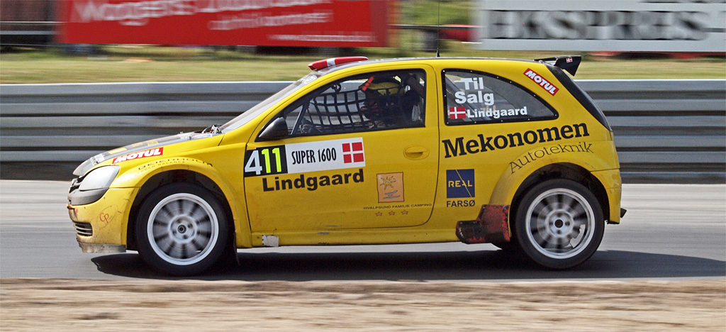 Peter Lindgaard var flyvende i sin Opel Corsa Super 1600 på Ørnedalsbanen
(Foto: Åge Keseler Kirketerp)
